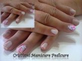 unhas feita com adesivos karol