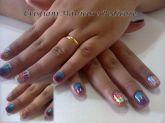 unhas feita com adesivos karol