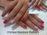 unhas feita com adesivos karol