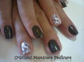 unhas feita com adesivos karol